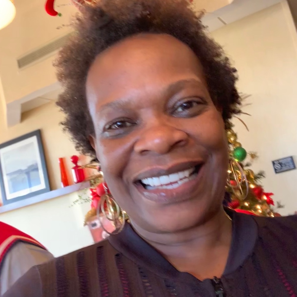 Meet your Posher, Dana